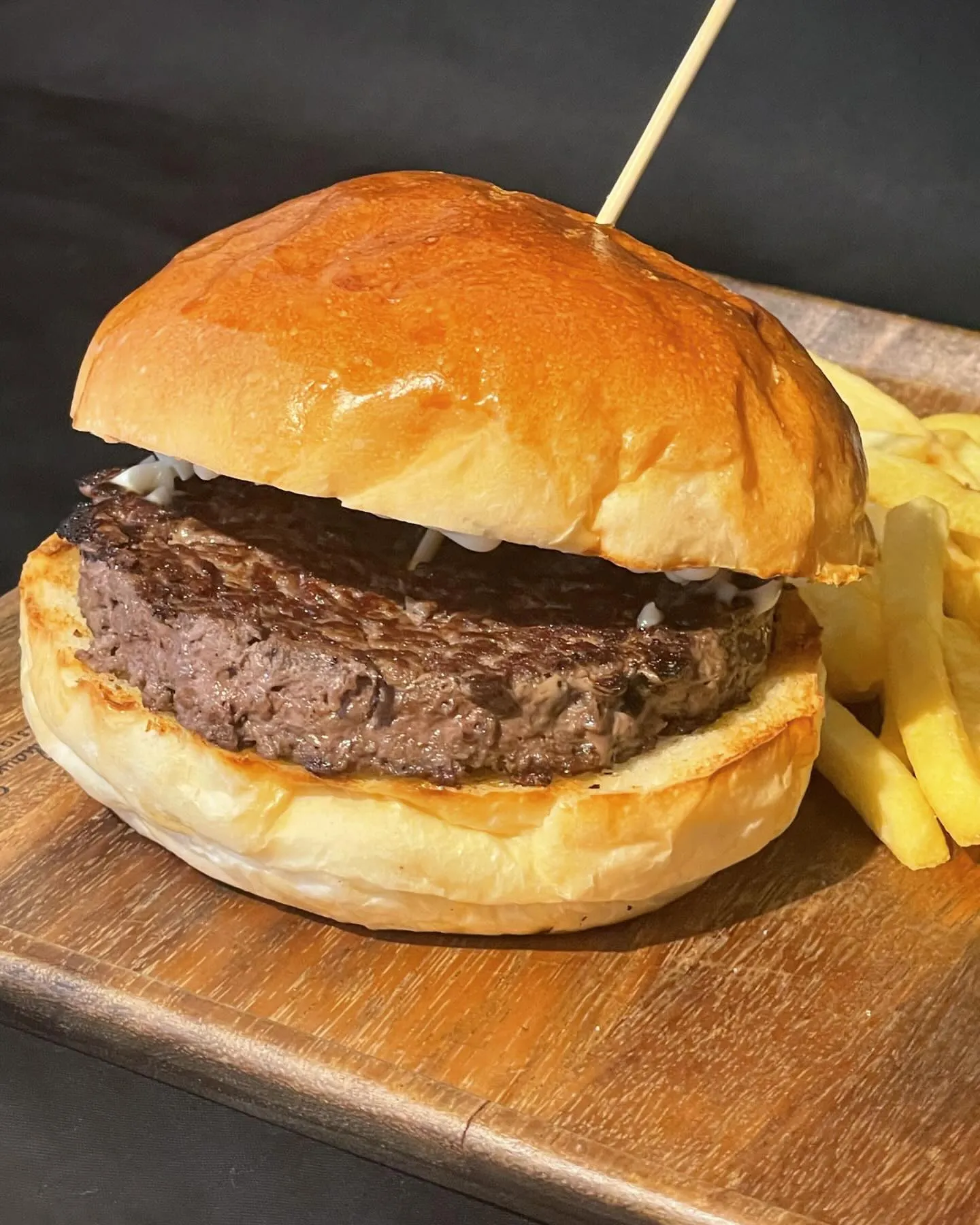 ハンバーガー🍔1200円（ポテト&ドリンク付）