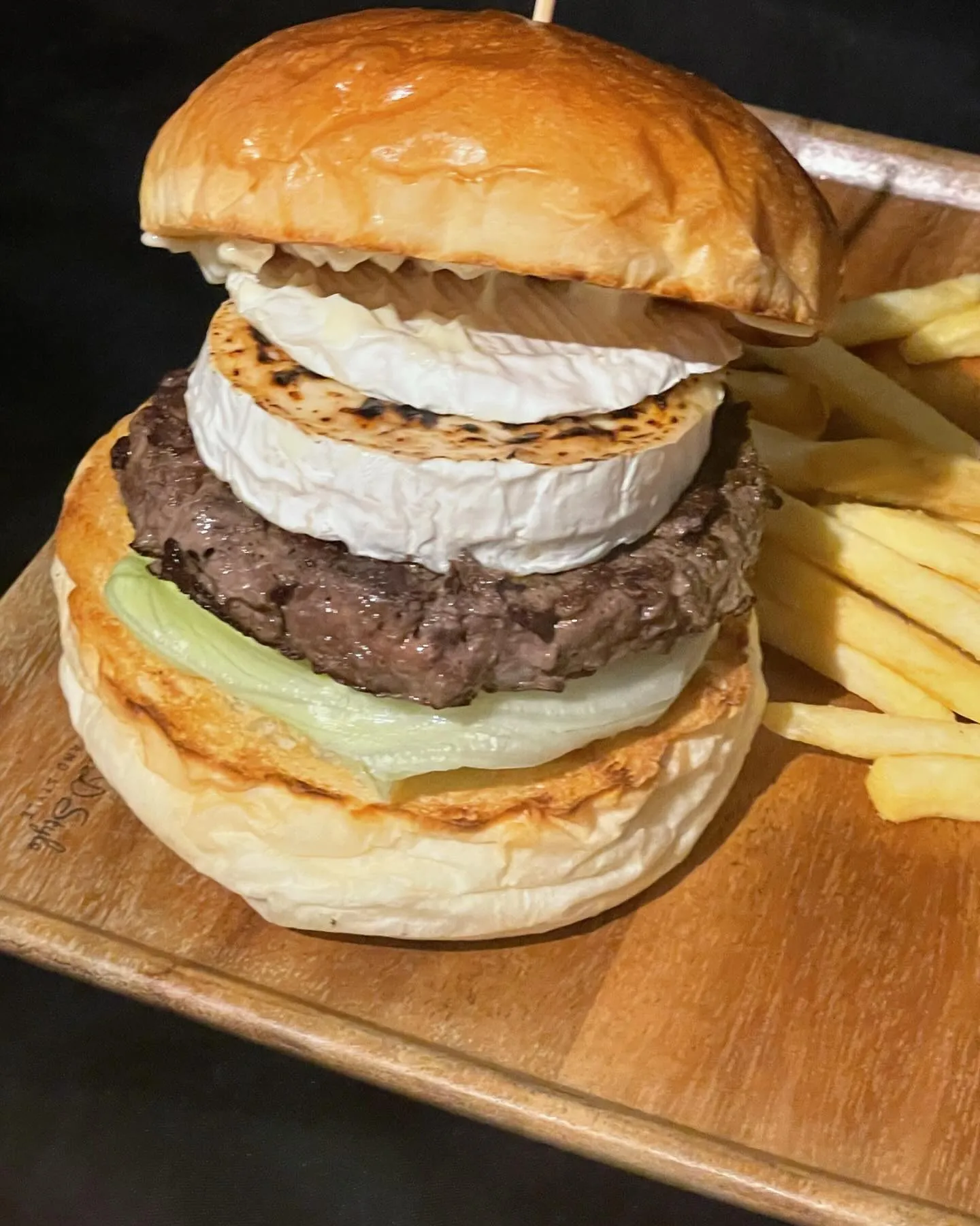 カマンベールチーズバーガー🍔2800円